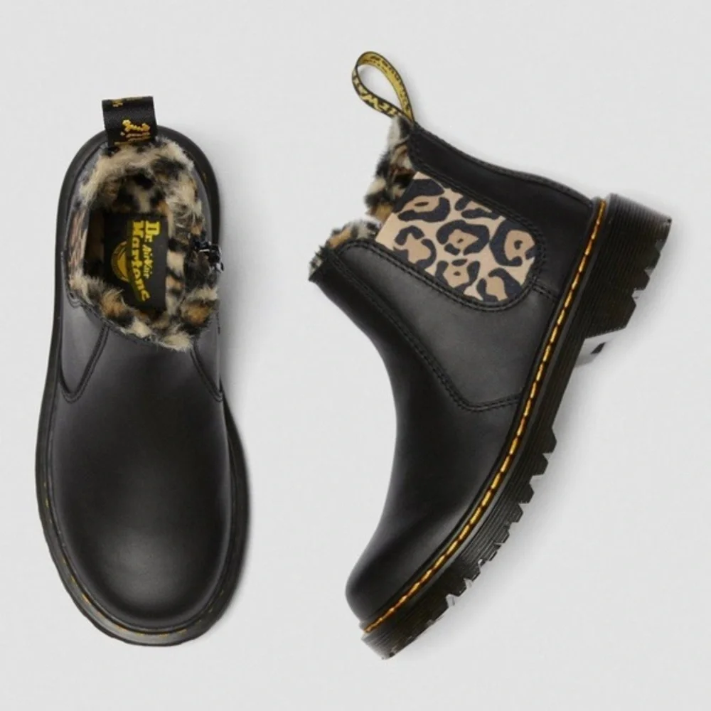 Dr. Martens Chelsea Boots Girls 7 Black Leopard Faux Fur Lined‎ Leonore